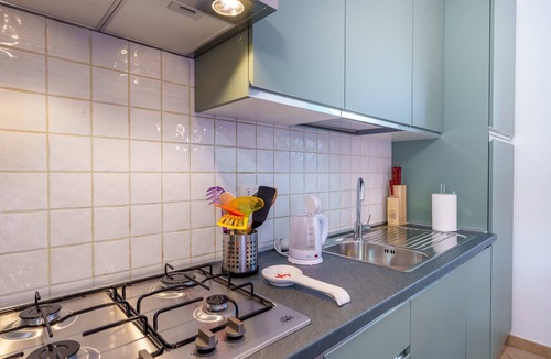 Murta Maria Apartment | Apartment 'Casa Papaya' with Shared Pool, Wi-Fi and Air Conditioning