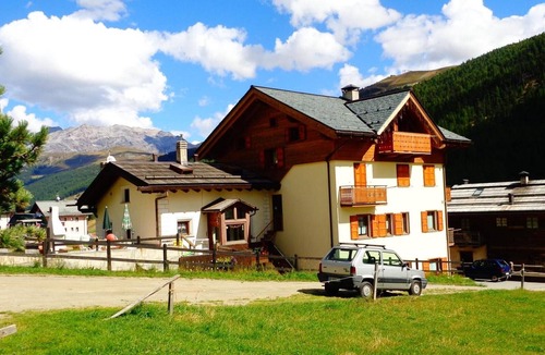 Livigno Apartment | Apartment 'Chalet Sever' with Wi-Fi