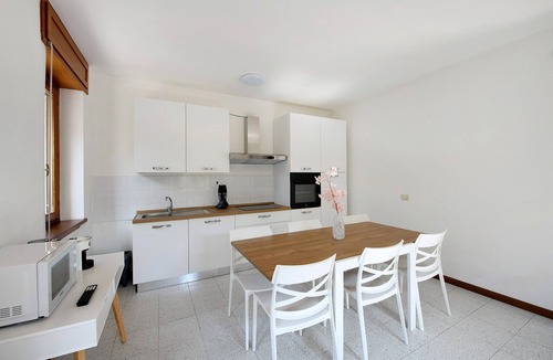 Carpeneda Apartment | Apartment 'Diamante' with Mountain View, Shared Pool and Wi-Fi