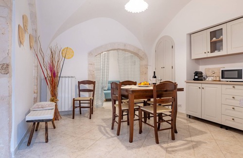 Centro Storico Apartment | Apartment 'Dimora Elio, Civico 46' with Wi-Fi