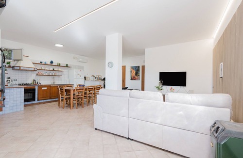 Alcamo Apartment | Apartment 'Elena' with Mountain View, Wi-Fi and Air Conditioning