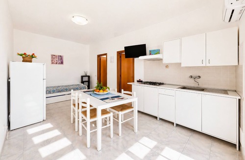 Peschici Apartment | Apartment 'Francesca, Trilo F' with Shared Terrace, Wi-Fi and Air Conditioning