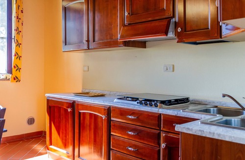 Magliano in Toscana Apartment | Apartment 'Grillo' with Shared Pool, Wi-Fi and Air Conditioning