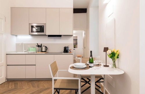 Como City Centre Apartment | Apartment in Como with 1 bedrooms sleeps 2