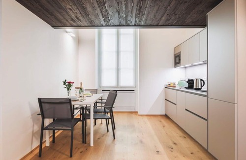 Como City Centre Apartment | Apartment in Como with 3 bedrooms sleeps 6
