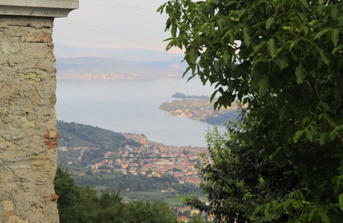 Villanuova sul Clisi Apartment | Apartment in the old castle monastery Lake view pool