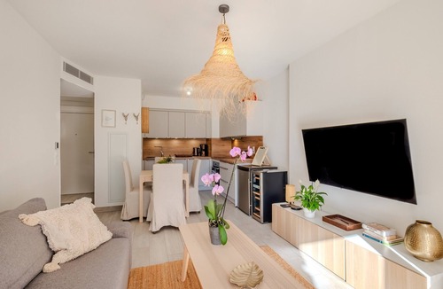 Caucade Apartment | Apartment 'Le Jasmin' with Private Terrace, Wi-Fi and Air Conditioning