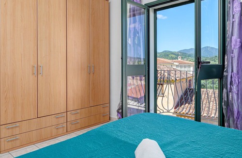 Limpiddu Apartment | Apartment 'Limpiddu 3' with Mountain View, Shared Garden and Wi-Fi