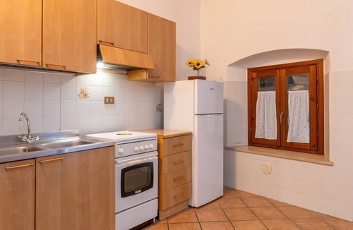 Rosignano Marittimo Apartment | Apartment 'Menta' with Shared Pool and Garden