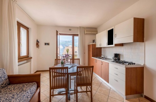 Malcesine Apartment | Apartment 'Monolocale La Perla 1' with Lake View, Garden & Wi-Fi