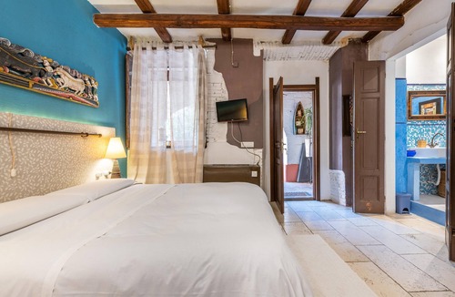 Province of Cagliari Apartment | Apartment Patio Borgo Anninnia with BBQ, Shared Garden & Wi-Fi