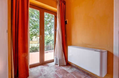 Capalbio Apartment | Apartment 'Rosaspina - 6' with Shared Pool, Wi-Fi and Air Conditioning