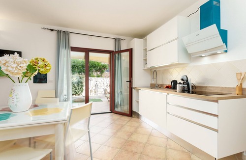 Limpiddu Apartment | Apartment 'Sa Murta Bianca' with Mountain View, Wi-Fi, and Air Conditioning