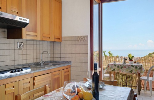Patresi House | Apartment with Sea and Nature Views
