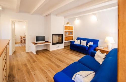 Raggiolo House | Appartamento con Balcone in Borgo Toscano