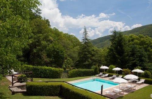 Raggiolo House | Appartamento con Balcone in Borgo Toscano