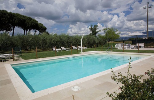Bastia Umbra Apartment | Appartamento in Campagna Vicino a Centro Fiere