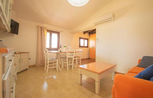 Monte Longu Apartment | Appartamento Posada con piscina e parcheggio privato vicino al mare