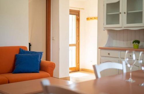 Monte Longu Apartment | Appartamento Posada con piscina e parcheggio privato vicino al mare