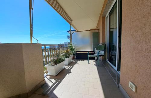 Vallecrosia Apartment | Appartamento - terrazzo vivibile vista mare, wi-fi e box gratuiti