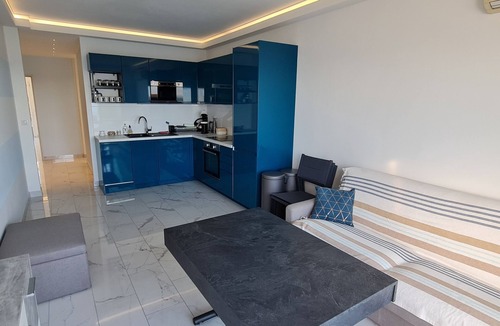 Fabron Apartment | Appartement Climatisé de Standing 4 Personnes, Face à la mer Devant la Plage