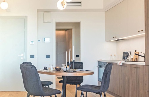 Como Apartment | Aurora Apartment by Rent All Como