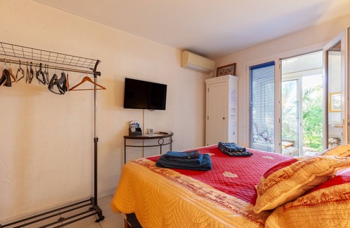 Sausset-les-Pins Bed & Breakfast | B&B: "Between Sea and Garden" – Cozy Stay on the Côte Bleue