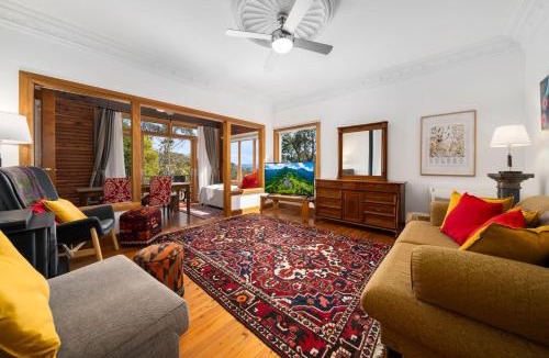 Leura House | Banksia Tops