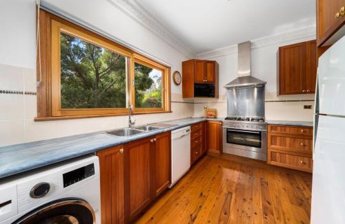 Leura House | Banksia Tops