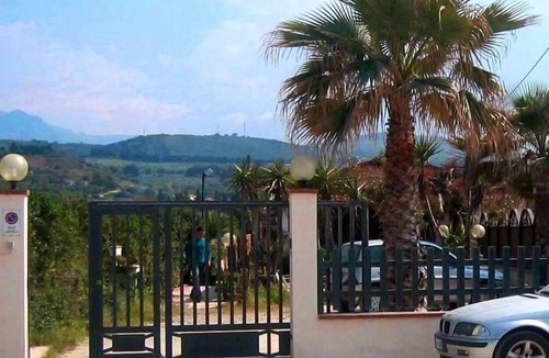 Solfarelli Villa | BEACHSIDE & SEAFRONT villa at ONLY 20 meters FROM the BEACH - 2 bathrooms - 7 persons + airconditioning