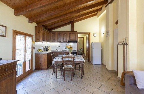 Vendone Apartment | Beautiful apartment for 4 people with WIFI, TV, patio, pets allowed and panoramic view