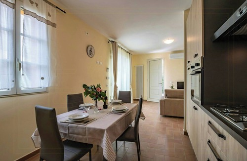 Colle di Compito Apartment | Beautiful apartment near Lucca with pool