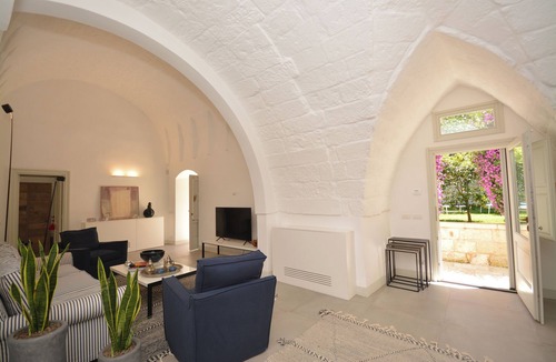 Andrano House | Beautiful house with pool and large garden