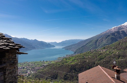 Peglio House | Beautiful private villa for 4 guests with WIFI, TV, terrace and pets allowed