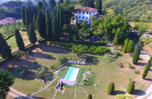 Uzzano Villa | Beautiful private villa for 10 people with WIFI, private pool, A/C, TV and pets allowed