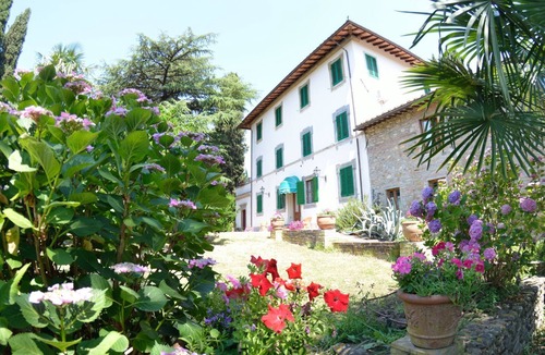 Uzzano Villa | Beautiful private villa for 10 people with WIFI, private pool, A/C, TV and pets allowed