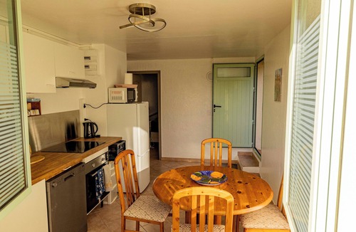 Revest-les-Roches Apartment | Between sea and mountains, pets welcome, hiking, walks from the house
