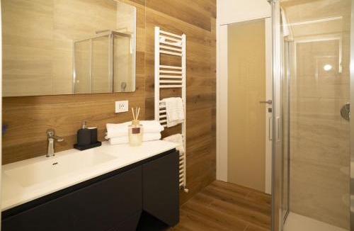 Lesa Apartment | Brezza Azzurra Blue Collection - Vista lago e piscina