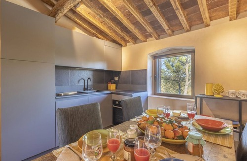 Suvereto Apartment | Brezza: Panoramic Farmhouse Apt with Pool & 2 Double Bedrooms