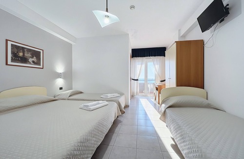 Monte Sant'Angelo Bed & Breakfast | Bright B&B with Sea View Balcony - 103 - Santangelo - Pool
