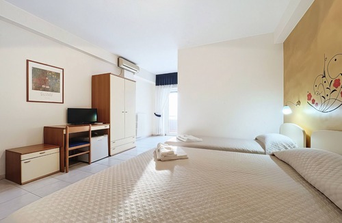 Monte Sant'Angelo Bed & Breakfast | Bright B&B with Sea View Balcony - 242- Santangelo - Pool