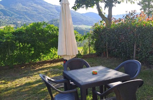 Castiglione dei Pepoli House | Bright house with garden and mountain view