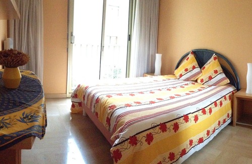 Mantega Apartment | Bright, quiet and centrally located apartment with balcony and air conditioning