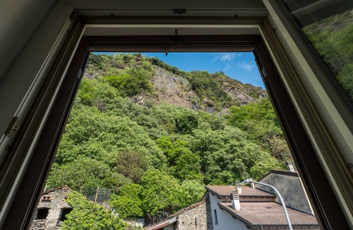 Dervio Apartment | 🏡 Bright three-room apartment between Lake and Falls - Comfort, View and Cinema Projector 🌊⛰️
