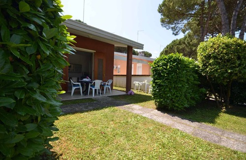 Bibione Pineda House | Bungalow with private garden