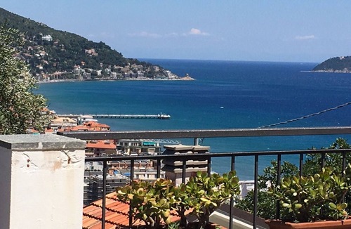 Alassio Villa | By Luigi mare - Private villa overlooking the gulf