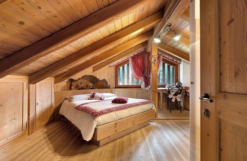 Rabbi Apartment | 'Camera Castel Pagan' with Mountain View and Garden