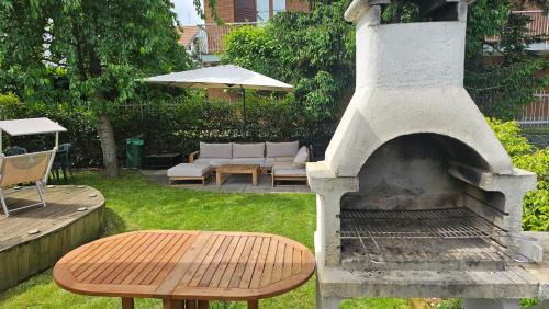 Settimo Torinese House | Camera con cucina e piscina a un passo da Torino