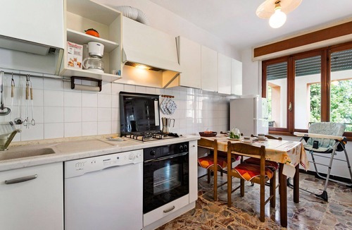 Vignola House | Casa Ambrogio, 3Br with Parking By Halldis