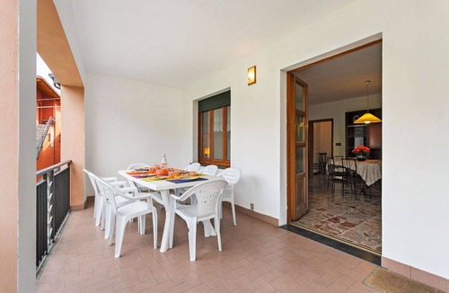 Vignola House | Casa Ambrogio, 3Br with Parking By Halldis